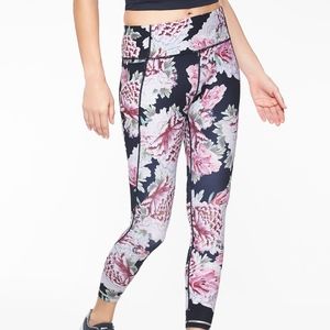 Athleta Run Free Garden Party 7/8 Tight size Large
